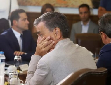 «Πολεμική» σύσκεψη στο ΥΠΟΙΚ για την κατάσταση στις τράπεζες